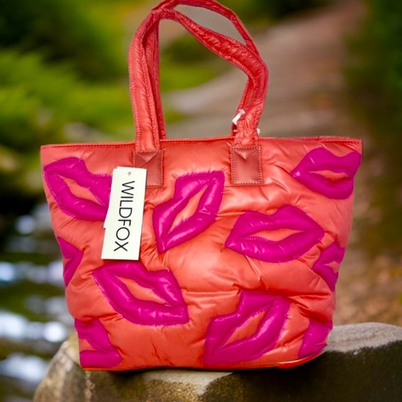 Wildfox Handbags - Wildfox NWT Fun Pink Peach Quilted Lips Puffy Beach Travel Tote